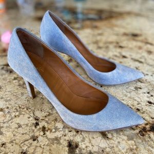 Blue pumps